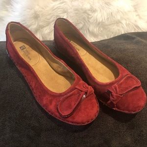 White Mountain Red Leather flats, Size 7.5 M, New